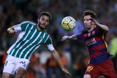 登贝莱荣膺金球先生：足球之夜的逆袭传奇，梅西姆巴佩点赞